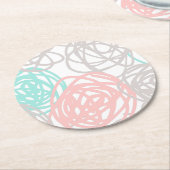 ピンクの灰色およびティール(緑がかった色)の落書きパターン ラウンドペーパーコースター (アングル)