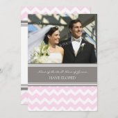 ピンクの灰色のシェブロンの写真の駆け落ちの発表 案内状 (正面/裏面)