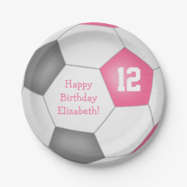ピンクの灰色の白いサッカーをテーマにした誕生日パーティー ペーパープレート