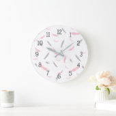 ピンクの灰色の羽は、女の子の子供部屋の寝室時間を記録します ラージ壁時計 (ホーム)