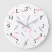 ピンクの灰色の羽は、女の子の子供部屋の寝室時間を記録します ラージ壁時計 (正面)