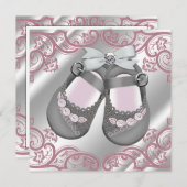 ピンクの灰色の靴は渦巻きピンクの灰色の赤ちゃん女の子シャワー 招待状 (正面/裏面)