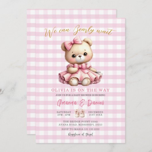 ピンクの熊の赤ちゃんシャワーギンガムが心から待つ 招待状 (正面/裏面)