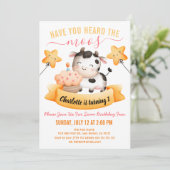 ピンクの牛のプリントの最初の誕生日は私はmoosを聞いた 招待状 (スタンド正面)