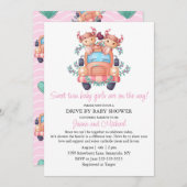 ピンクの牛ピンクの車ツインガールズベビーシャワーでドライブ 招待状 (正面/裏面)