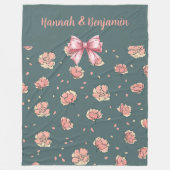 ピンクの牡丹と弓のパターン フリースブランケット (正面)