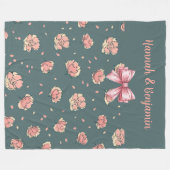 ピンクの牡丹と弓のパターン フリースブランケット (正面(横))