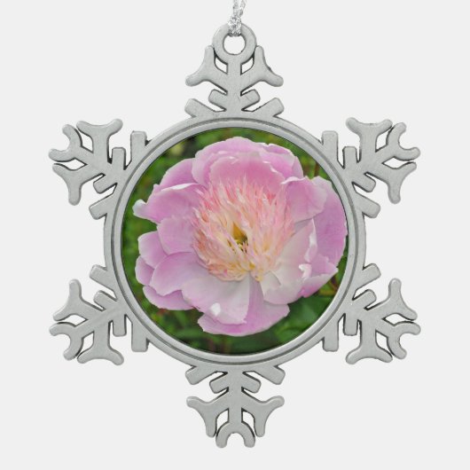 ピンクの牡丹の花 スノーフレークピューターオーナメント (正面)