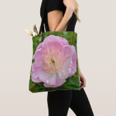 ピンクの牡丹の花 トートバッグ (クローズアップ)