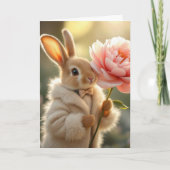 ピンクの牡丹を持つ毛皮のコートの誕生日バニー カード (正面)