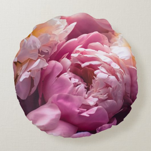 ピンクの牡丹:豪華なフローラアート。 ラウンドクッション (裏面)