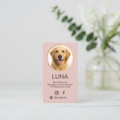 ピンクの犬のペット写真ソーシャルメディアQRコード 名刺 (スタンド正面)