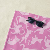 ピンクの猫のパターン ビーチタオル (インサイチュ)