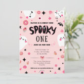 ピンクの甘くて不気味なハロウィーンの最初の誕生日 招待状 (スタンド正面)