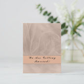 ピンクの生地にテクスチャードプリント インビテーションポストカード (スタンド正面)