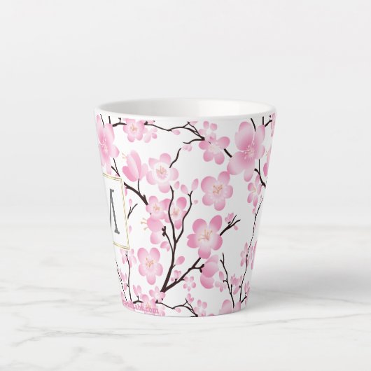 ピンクの白いさくらんぼの花のイニシャルカスタマイズ可能なマグカップ カフェラテマグ (正面)