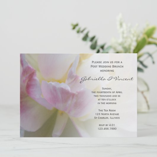 ピンクの白いチューリップの花のポストウェディングのブランチ 招待状 (スタンド正面)