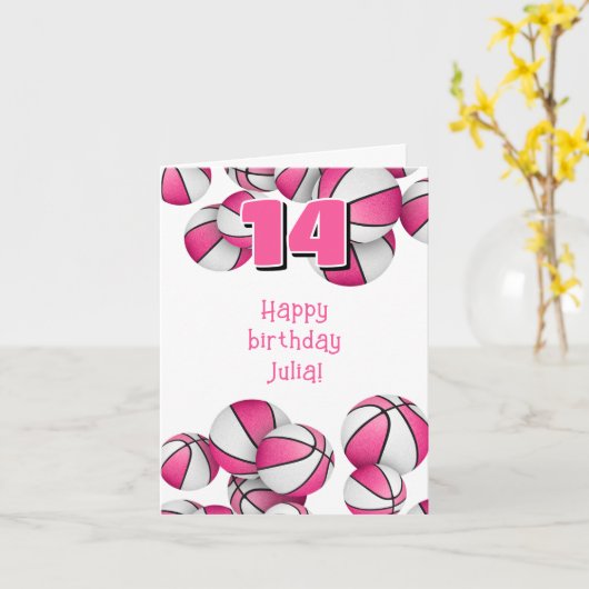 ピンクの白いバスケット子供の誕生日 カード (黄色い花)