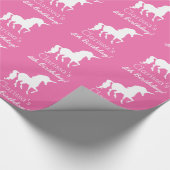 ピンクの白いユニコーンのパーソナライズな女の子の誕生日 ラッピングペーパー (角)