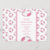 ピンクの白い女の子のサッカーの誕生日またはチームパーティー 招待状 (正面/裏面)