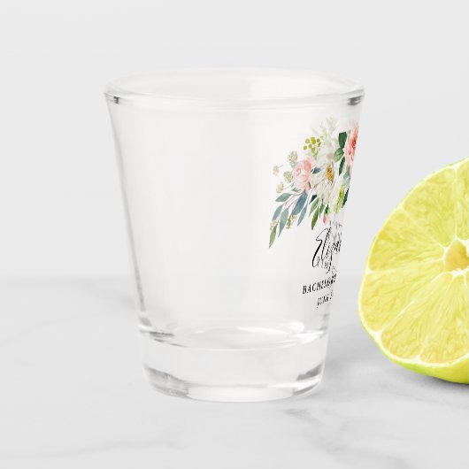 ピンクの白い水彩画の花柄のバチェロレッテ ショットグラス (左)