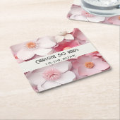 ピンクの白い花の名前の誕生日パーティー スクエアペーパーコースター (アングル)