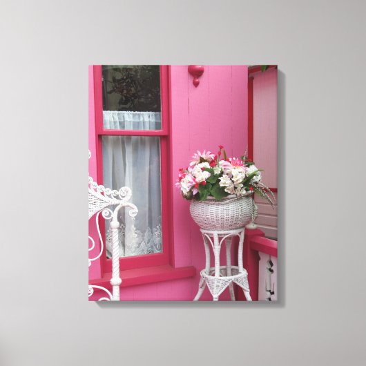 ピンクの白い花籠 – Martha's Vineyard キャンバスプリント (正面)