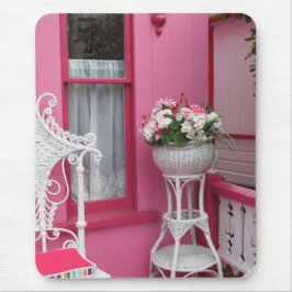 ピンクの白い花籠 – Martha's Vineyard マウスパッド