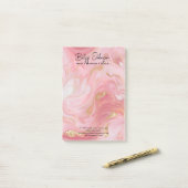 ピンクの白い金ゴールド ポストイット (デスク上)