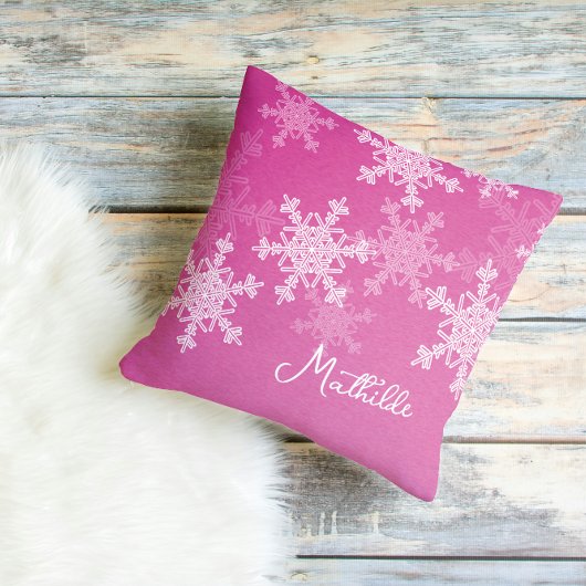 ピンクの白い雪のミニマリストのクリスマス名 クッション