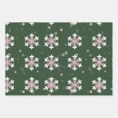 ピンクの白い雪の結晶 緑 ラッピングペーパーシート (正面3)