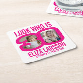 ピンクの白い30歳の誕生日の2つの写真は誰が見える スクエアペーパーコースター (アングル)