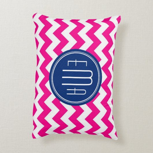 ピンクの白と青のモノグラムのシェブロン模様 アクセントクッション (裏面(縦))