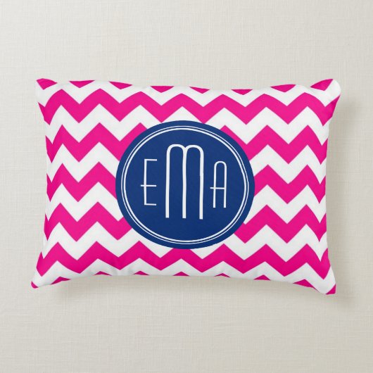 ピンクの白と青のモノグラムのシェブロン模様 アクセントクッション (裏面)