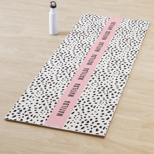 ピンクの白と黒のストライプ点パーソナライズされた ヨガマット (インサイチュ)
