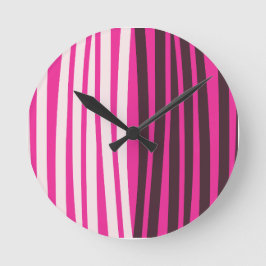 ピンクの白と黒の垂直ストライプ文字 ラウンド壁時計
