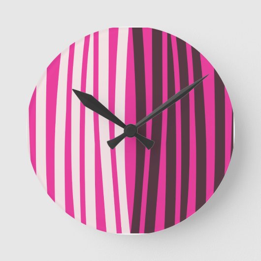 ピンクの白と黒の垂直ストライプ文字 ラウンド壁時計 (正面)