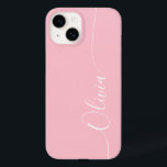 ピンクの白エレガント書文字のスクリプト名 Case-Mate iPhone 14ケース<br><div class="desc">ピンクの白エレガント書のスクリプトの名前カスタムiPhone 14電話のケースは柔らかいピンクの背景に手の書道のスクリプトのタイポグラフィにモダンは、あなたの名前とトレンディーのデザインとを特徴と。©Evco Studio www.zazzle.com/store/evcostudioによる設計</div>