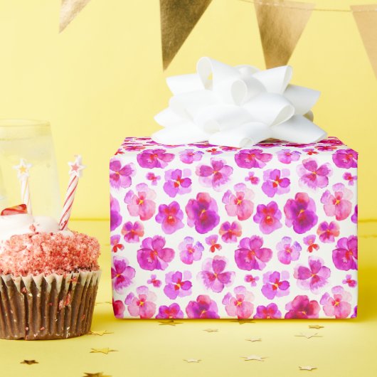 ピンクの白パンジーフローラの水彩画のラップ ラッピングペーパー (誕生日パーティー)