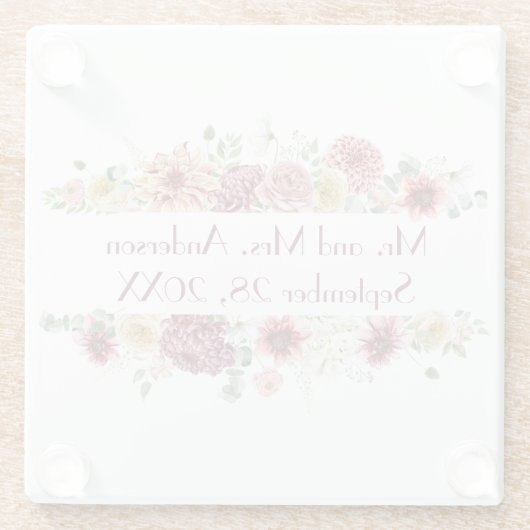 ピンクの白パーソナライズされたフローラ結婚名の日付 ガラスコースター (裏面)
