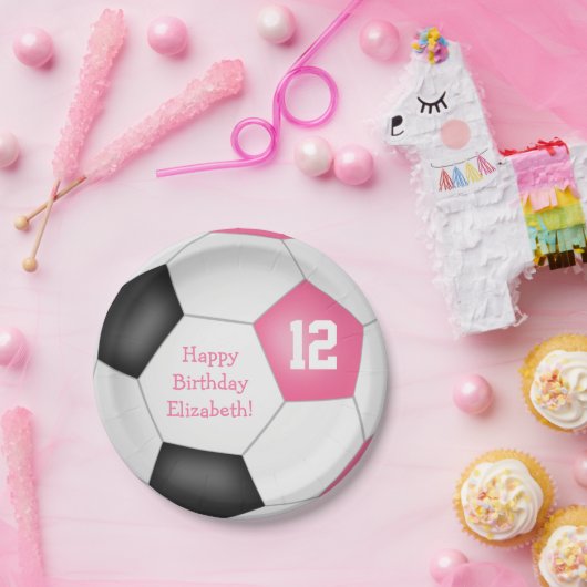 ピンクの白黒サッカーをテーマにした誕生日パーティー ペーパープレート (パーティー)