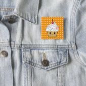 ピンクの砂糖のスカルおよびさくらんぼが付いているかわいいのカップケーキ 缶バッジ (インサイチュ)