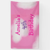 ピンクの空とフワフワの雲のパーソナライズされた誕生日 横断幕 (縦)