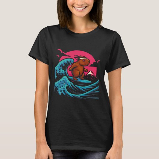ピンクの空の下で波乗りするCapyra　面白い夏のTシャツ Tシャツ (正面)