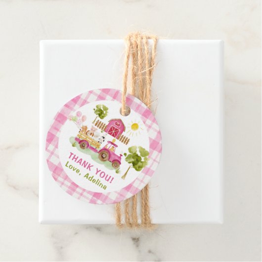 ピンクの納屋周囲の庭農業動物の誕生日 フェイバータグ (インサイチュ)