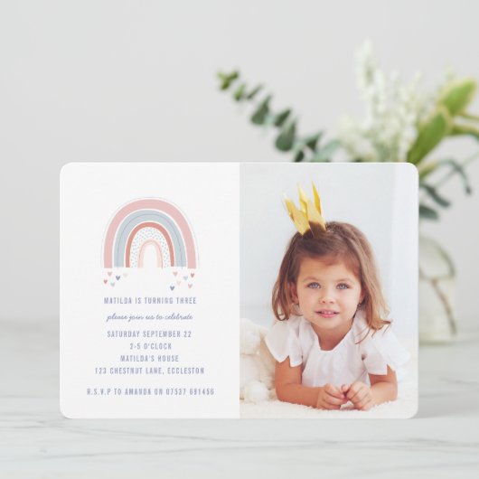 ピンクの紫でレインボーの写真の誕生日の招待状 (スタンド正面)
