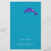 ピンクの紫色のかわいく写実的なイルカ 便箋 (正面)