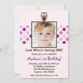 ピンクの紫色のフクロウの第1誕生日の女の子の写真の招待状 招待状 (正面)