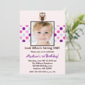 ピンクの紫色のフクロウの第1誕生日の女の子の写真の招待状 招待状 (スタンド正面)