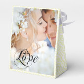 ピンクの結婚式の引き出物ボックスあなたの写真モノグラムイエロー フェイバーボックス (裏面サイド)